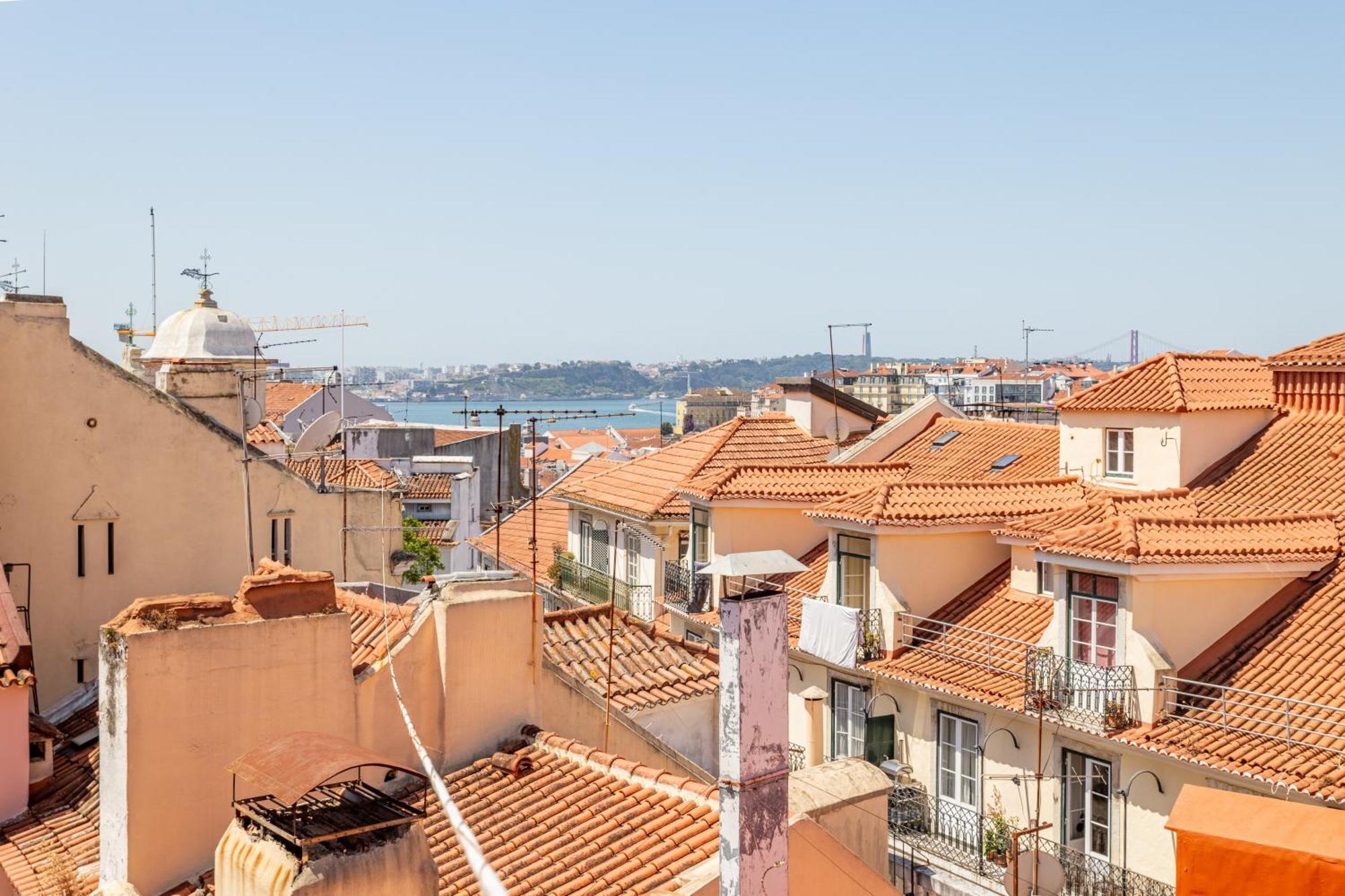 Gralhas Suites Lisbon Bagian luar foto