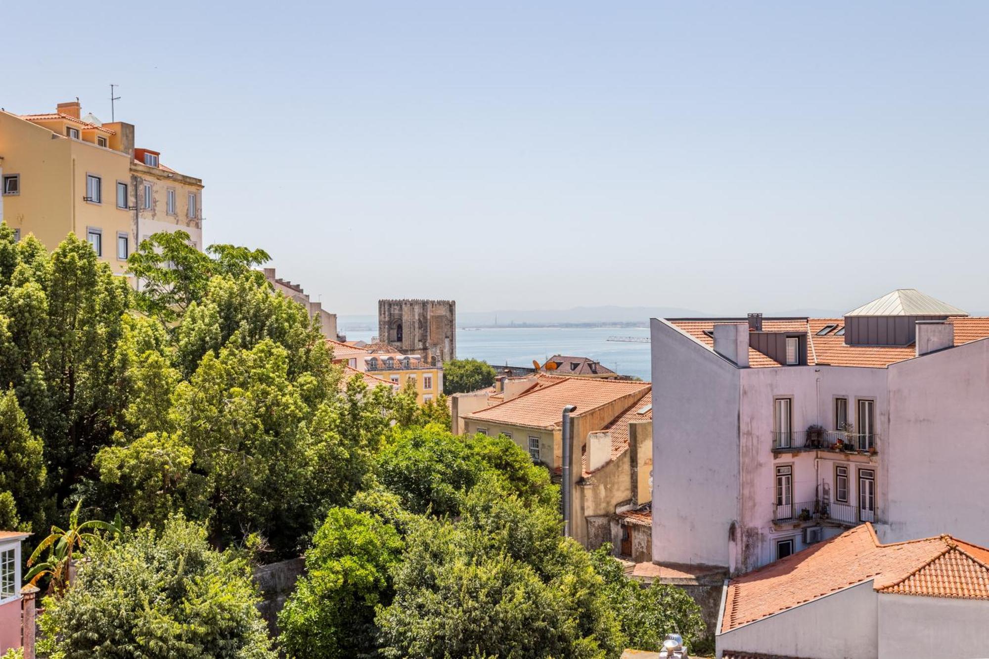 Gralhas Suites Lisbon Bagian luar foto